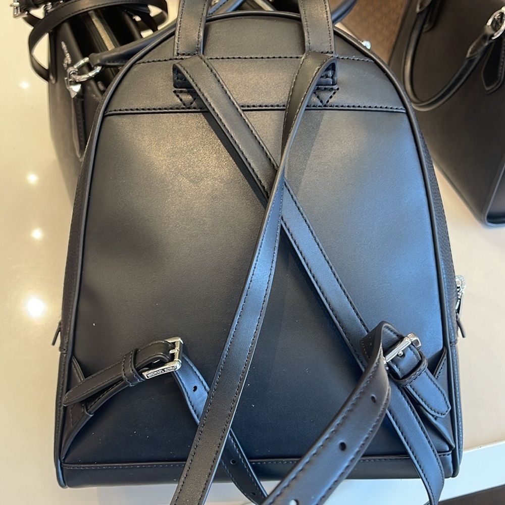 MICHAEL KORS Rhea Medium Pebbled Leather Zip Backpack
BLACK 
NWT MK - Picture 15 of 16